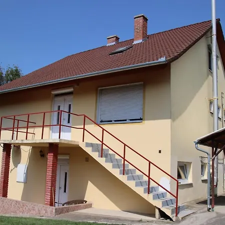 Apartment Grosses Ferienhaus Plattensee Balaton - Nyaralo Haz 6 Szobaval, 5 Fuerdoszobaval, 3000 Nm *