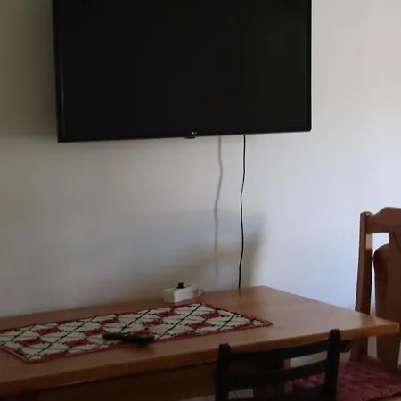 Apartment Grosses Ferienhaus Plattensee Balaton - Nyaralo Haz 6 Szobaval, 5 Fuerdoszobaval, 3000 Nm *