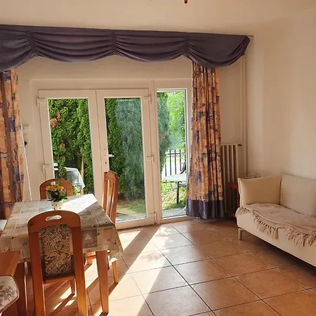 Apartment Grosses Ferienhaus Plattensee Balaton - Nyaralo Haz 6 Szobaval, 5 Fuerdoszobaval, 3000 Nm Szolad