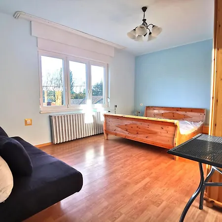 Apartment Grosses Ferienhaus Plattensee Balaton - Nyaralo Haz 6 Szobaval, 5 Fuerdoszobaval, 3000 Nm *