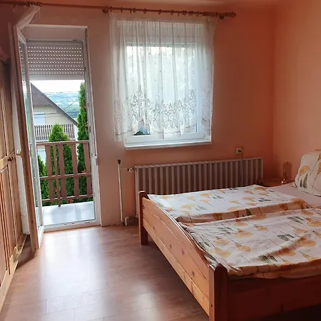 Grosses Ferienhaus Plattensee Balaton - Nyaralo Haz 6 Szobaval, 5 Fuerdoszobaval, 3000 Nm Apartment