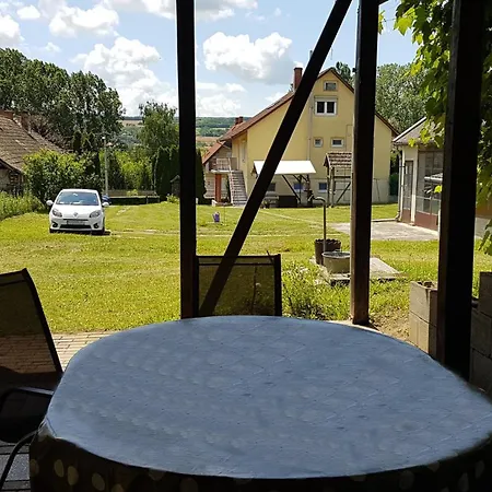 Grosses Ferienhaus Plattensee Balaton - Nyaralo Haz 6 Szobaval, 5 Fuerdoszobaval, 3000 Nm Apartment